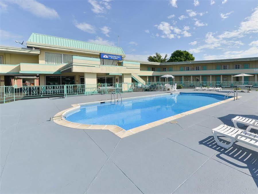 Americas Best Value Inn Suites South Boston Buitenkant foto